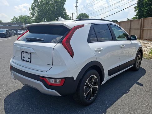 New 2026 Kia Niro EX FWD image 3