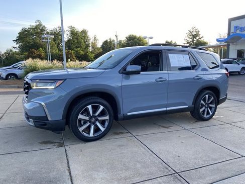 Used 2023 Honda Pilot Touring image 6
