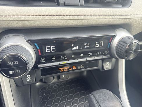 Used 2021 Toyota RAV4 XLE image 18