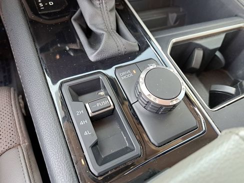 Used 2024 Toyota Tundra Limited image 28