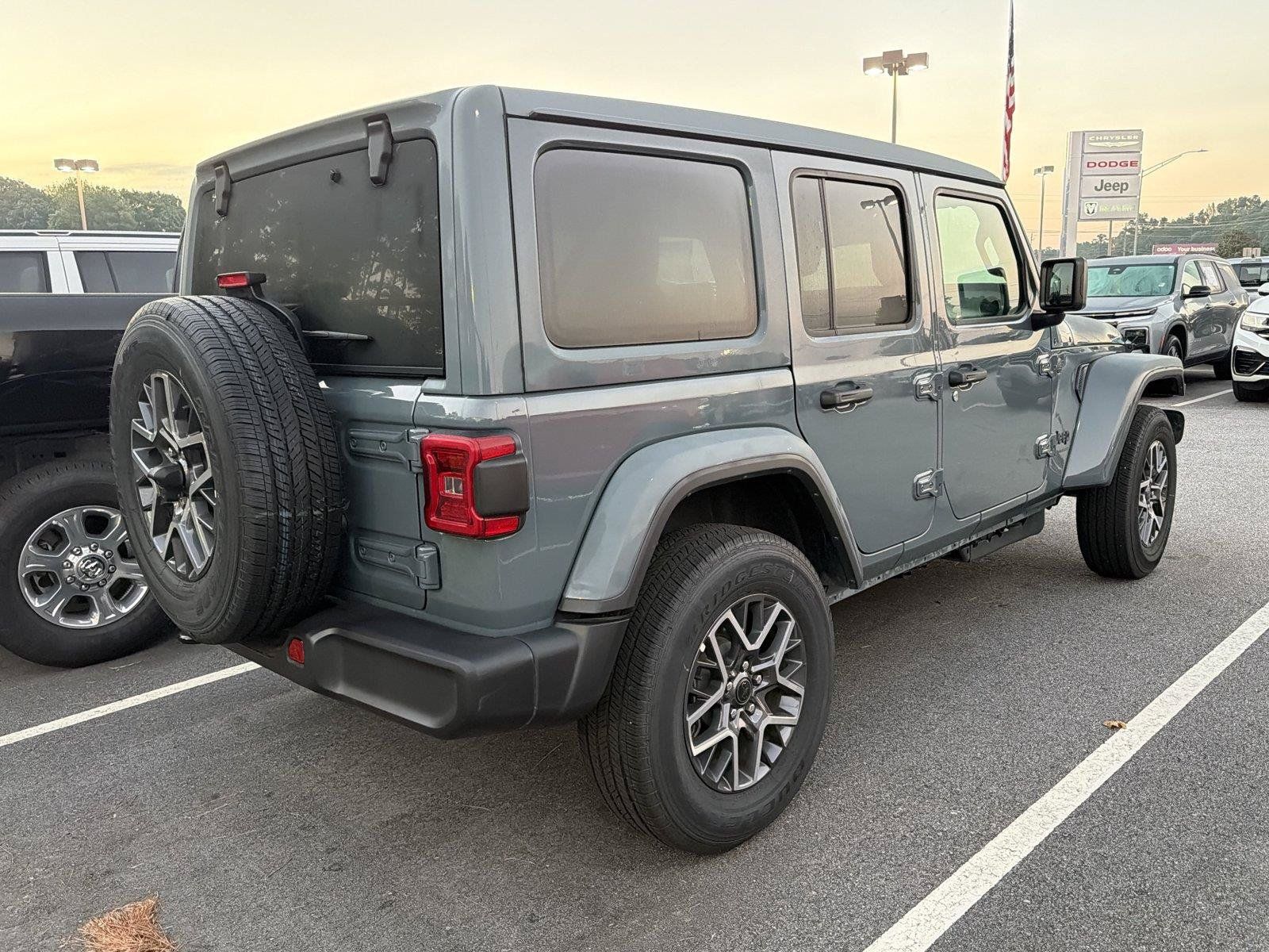Used 2026 Jeep Wrangler Unlimited Sahara AWD/4WD image 4
