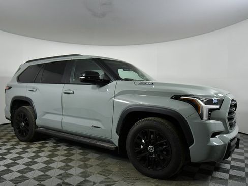 Used 2024 Toyota Sequoia Limited image 9