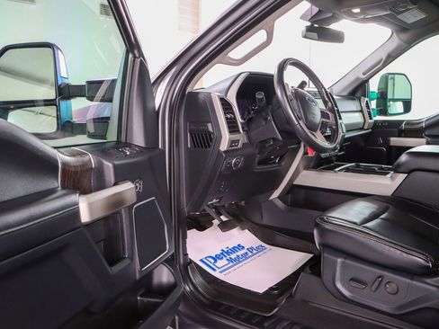 Used 2020 Ford F250 Lariat w/ Lariat Value Package image 3