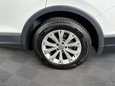 Used 2018 Volkswagen Tiguan SE AWD/4WD image 39