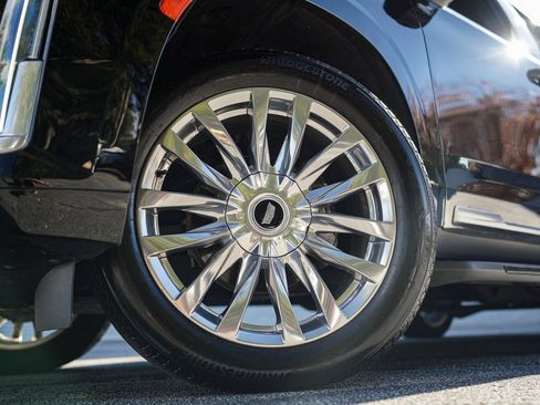 Used 2022 Cadillac Escalade ESV Luxury image 16