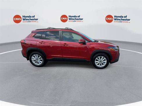 Used 2022 Toyota Corolla Cross LE AWD/4WD image 9