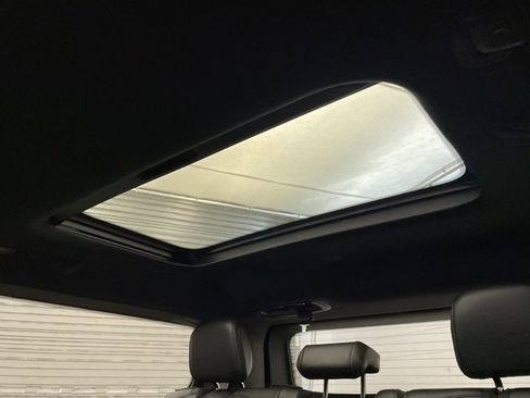 New 2025 Jeep Wagoneer 4WD w/ Premium Group I image 22