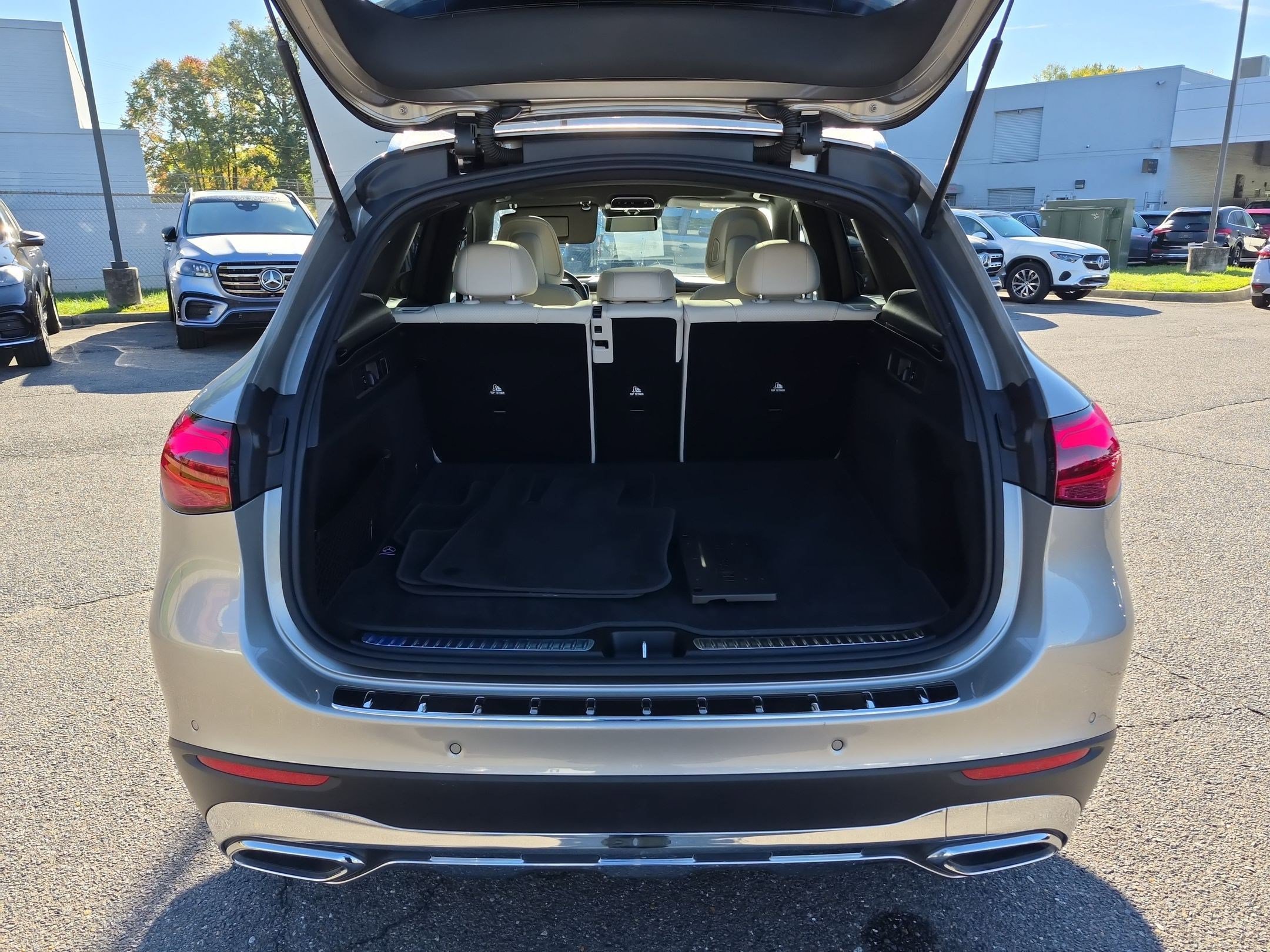 Used 2024 Mercedes-Benz GLC 300 4MATIC image 33