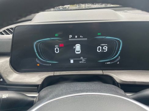 Used 2025 Kia Telluride AWD image 14
