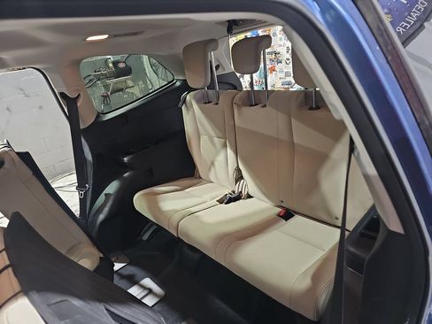 Used 2021 Subaru Ascent Premium w/ Convenience Package AWD/4WD image 12