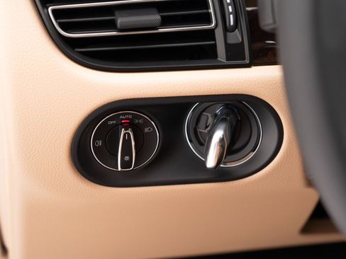 Certified 2026 Porsche Macan AWD/4WD image 23