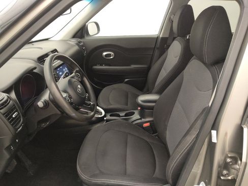 Used 2018 Kia Soul + FWD image 17