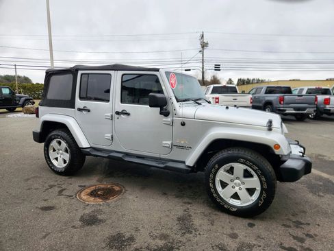 Used 2012 Jeep Wrangler Unlimited Sahara w/ Dual Top Group image 20