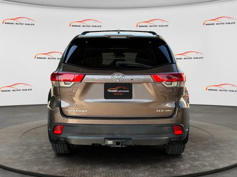 Used 2019 Toyota Highlander XLE AWD/4WD image 9