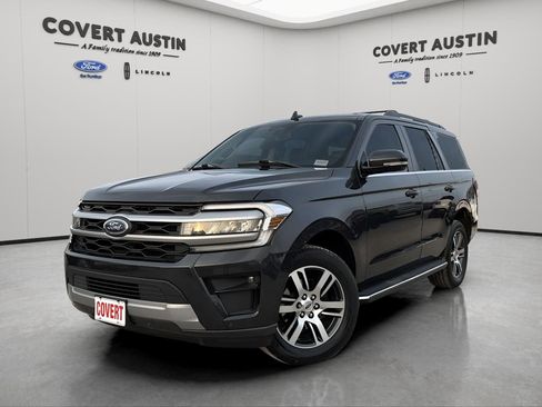 Used 2023 Ford Expedition XLT image 1