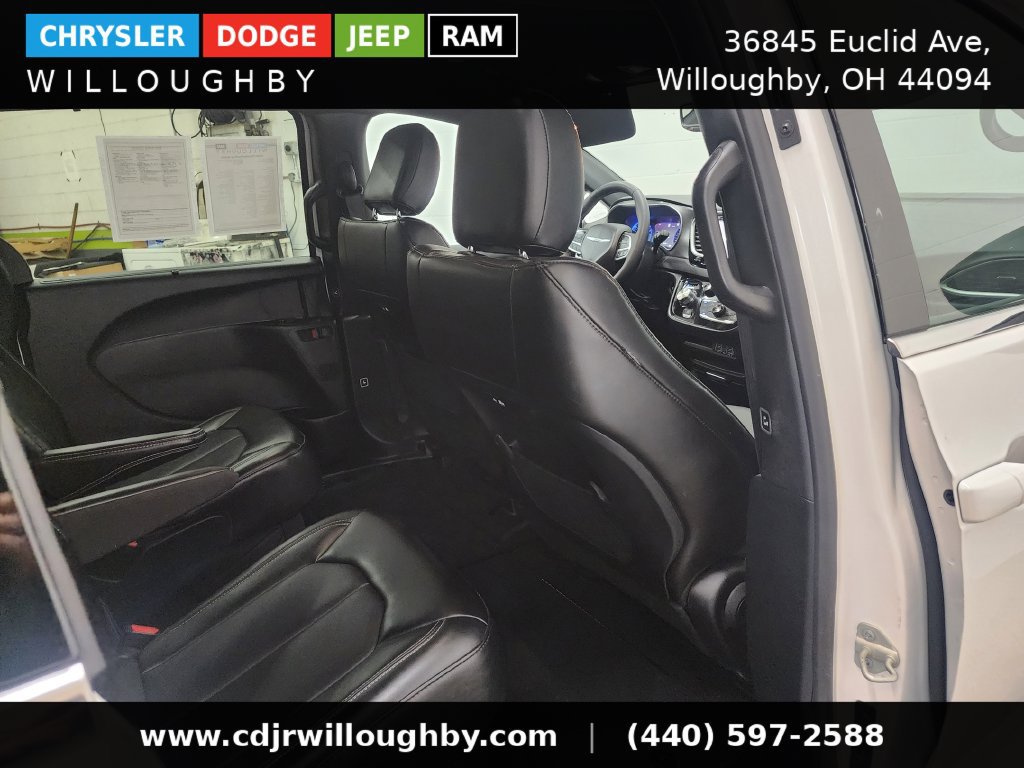 Used 2025 Chrysler Pacifica Select FWD image 31