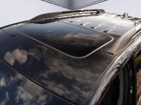 Used 2022 GMC Acadia SLT w/ Elevation Edition image 30