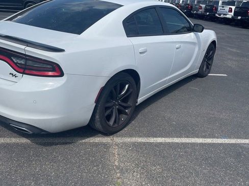 Used 2018 Dodge Charger R/T w/ Plus Group RWD image 3