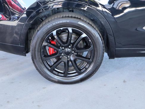 Used 2017 Maserati Levante w/ Luxury Package image 5