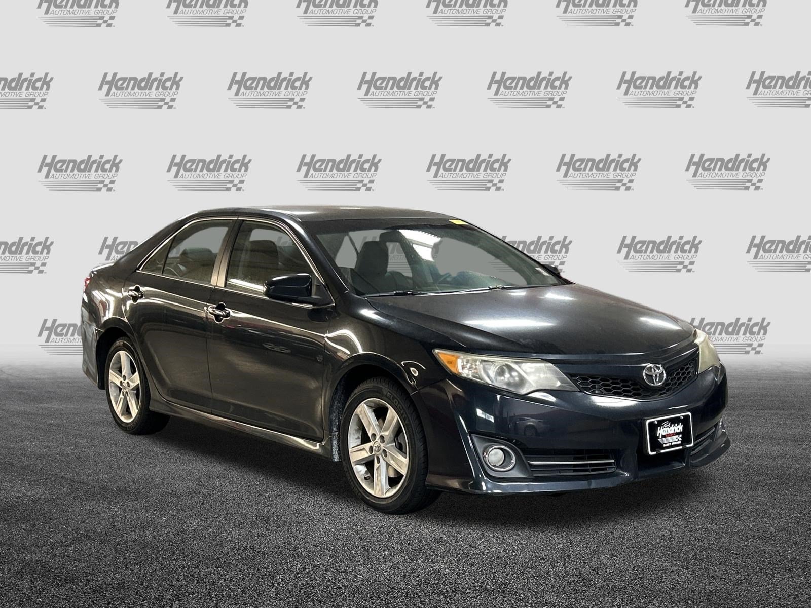 Used 2014 Toyota Camry SE FWD image 2