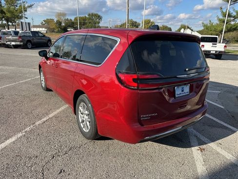 New 2026 Chrysler Pacifica Select image 24
