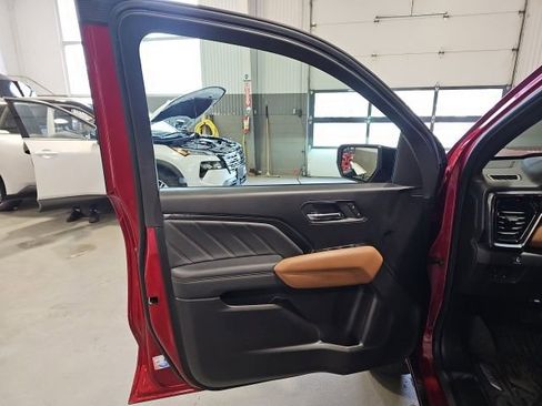 Used 2024 GMC Canyon AT4 w/ Technology Package AWD/4WD image 10