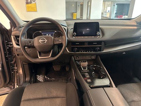 Used 2025 Nissan Rogue SV image 35