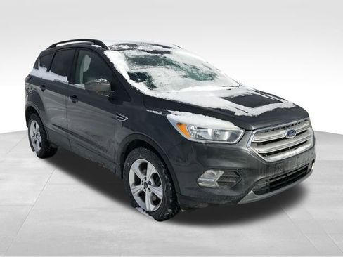 Used 2018 Ford Escape SE image 2
