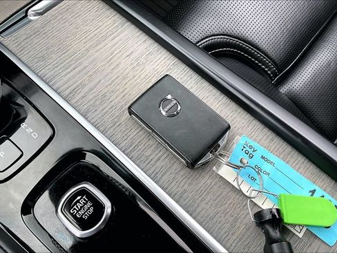 Used 2024 Volvo XC90 T8 Ultimate w/ Protection Package Premier AWD/4WD image 13