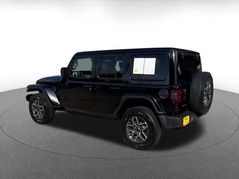 Used 2025 Jeep Wrangler Unlimited Sahara AWD/4WD image 4