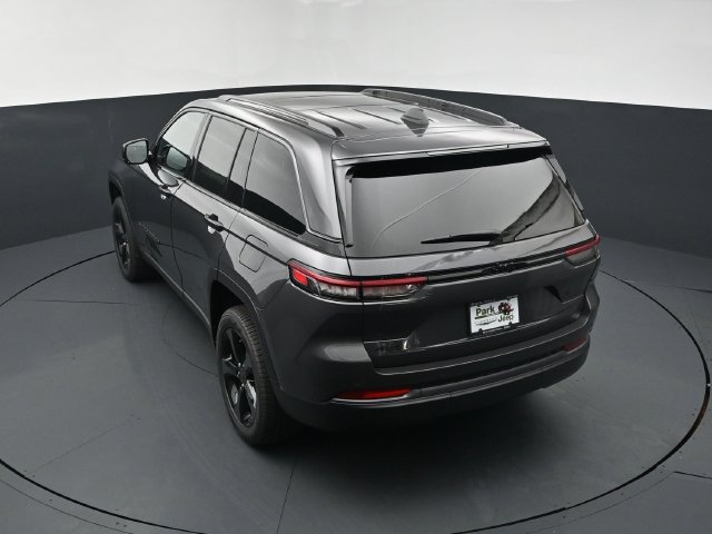 New 2026 Jeep Grand Cherokee Limited w/ Limited Altitude Package AWD/4WD image 16