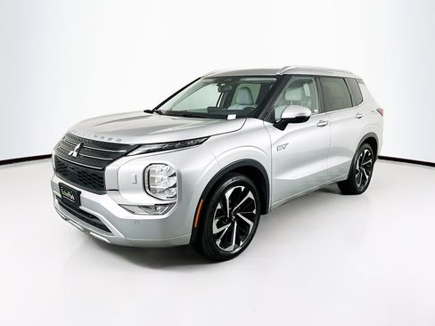 Used 2024 Mitsubishi Outlander SEL image 3