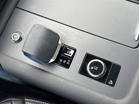 Used 2025 Land Rover Discovery Dynamic SE AWD/4WD image 30