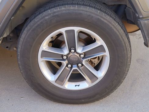 Used 2018 Jeep Wrangler Unlimited Sport AWD/4WD image 25