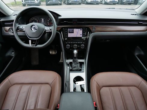 Certified 2022 Volkswagen Passat 2.0T FWD image 10