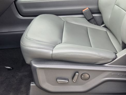 New 2026 Ford Expedition Active image 27