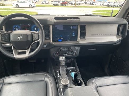 Used 2025 Ford Bronco Outer Banks AWD/4WD image 3
