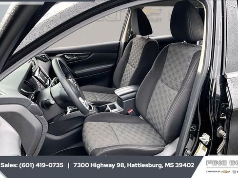 Used 2020 Nissan Rogue Sport SV image 18