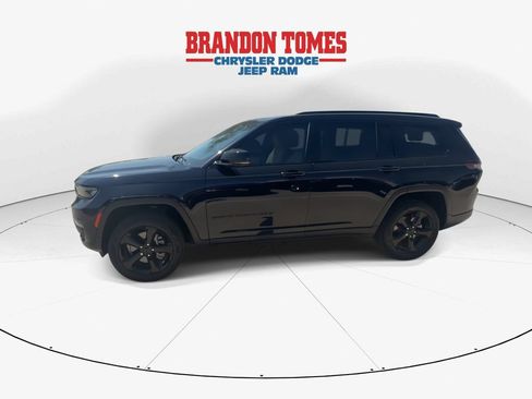 Used 2024 Jeep Grand Cherokee L Limited w/ Black Appearance Package AWD/4WD image 5