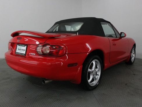 Used 2002 MAZDA MX-5 Miata RWD image 9