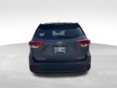 Used 2018 Toyota Highlander XLE AWD/4WD image 4