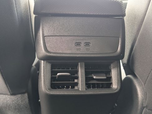 Used 2025 Chevrolet Equinox LT w/ Safety and Technology Package FWD image 12