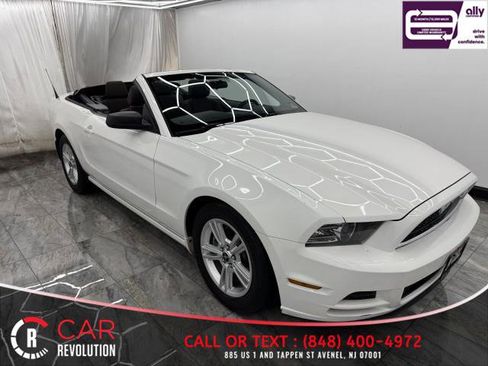 Used 2013 Ford Mustang Convertible image 13