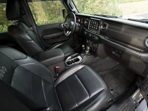 Used 2019 Jeep Wrangler Unlimited Sahara w/ Quick Order Package 24M Moab image 28