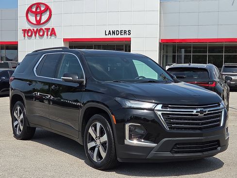 Used 2023 Chevrolet Traverse LT w/ LT Premium Package FWD image 1