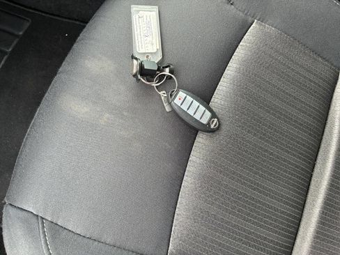 Used 2025 Nissan Altima 2.5 SV FWD image 17