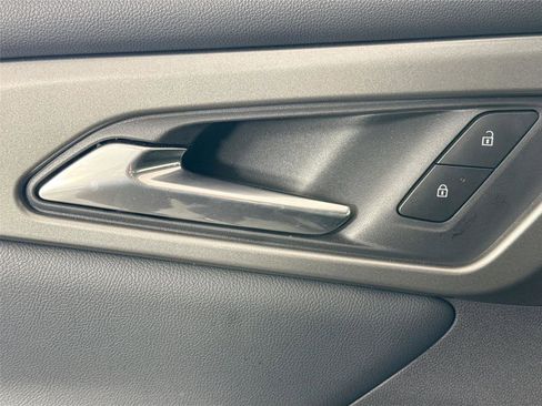 Used 2026 Chevrolet Traverse LT image 27