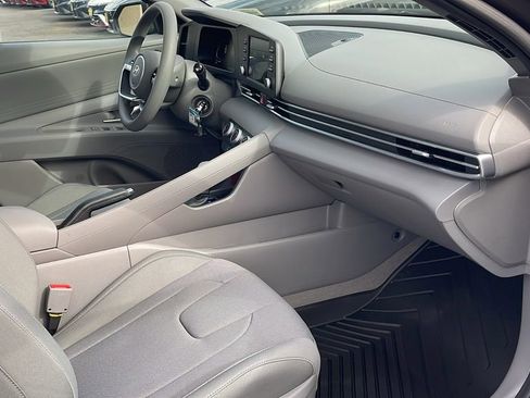 Used 2026 Hyundai Elantra SE FWD image 31