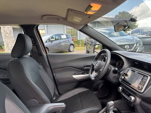 Used 2019 Nissan Kicks SV FWD image 11