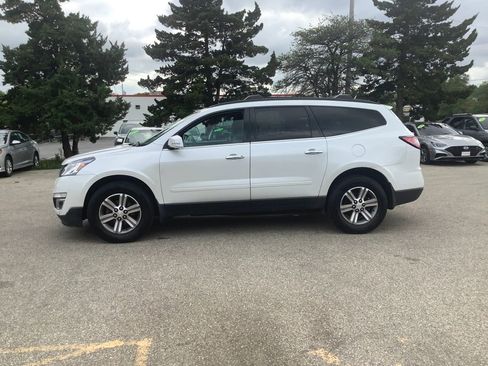 Used 2017 Chevrolet Traverse LT AWD/4WD image 5
